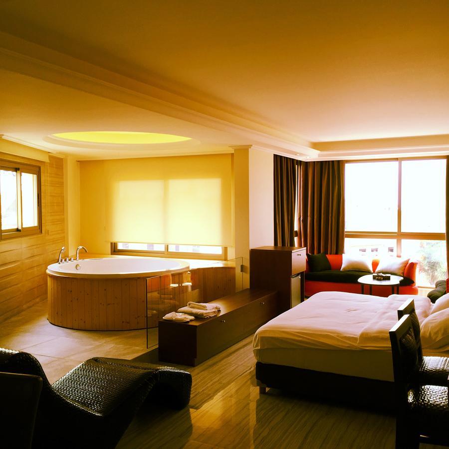 Aphrodite Hotel Ţabarjā 외부 사진